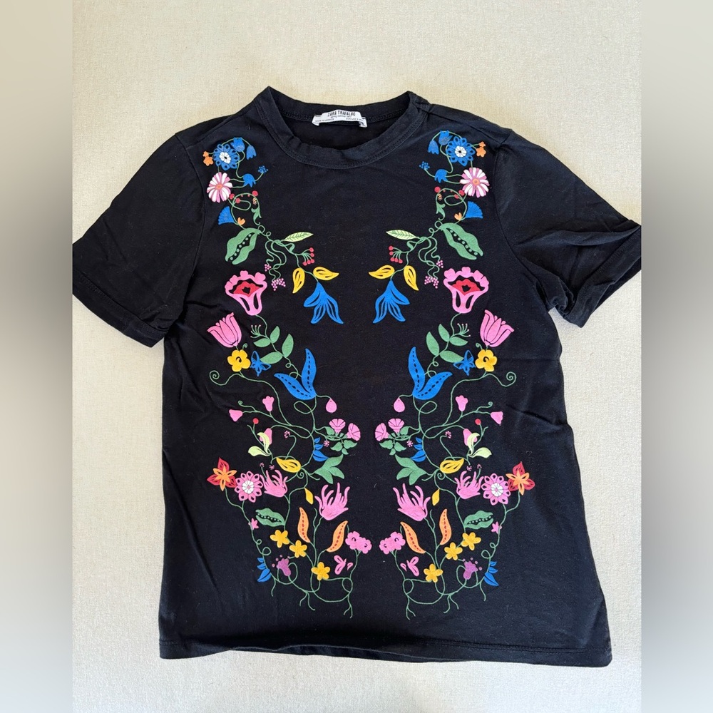 ZARA trafaluc floral black t-shirt S small